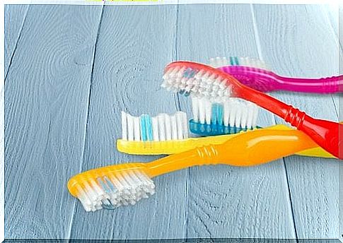 Remove dust with toothbrushes.