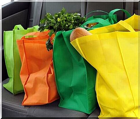 use shopping bags to limit the use of plastic