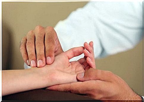 Hand pain may indicate wrist tendonitis