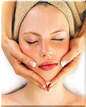 Natural remedies to treat mature skin.