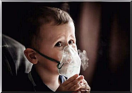 A child with an oxygen mask. 