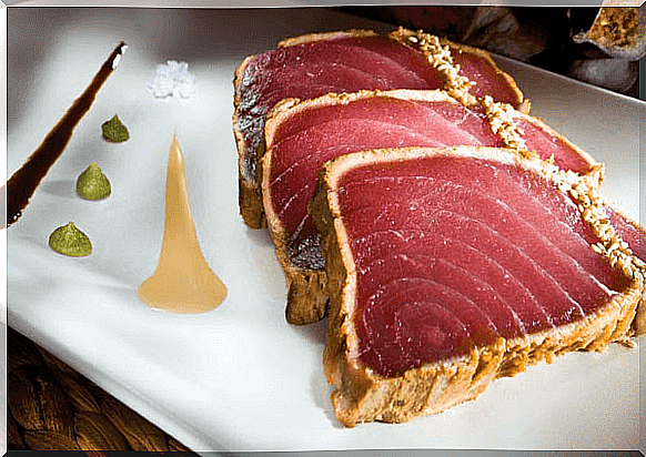 foods most loaded with toxins: tuna