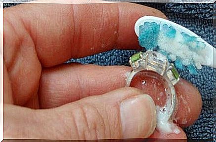 Wash your jewelry with toothpaste.