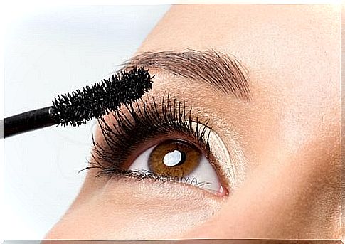 How to have abundant eyelashes?